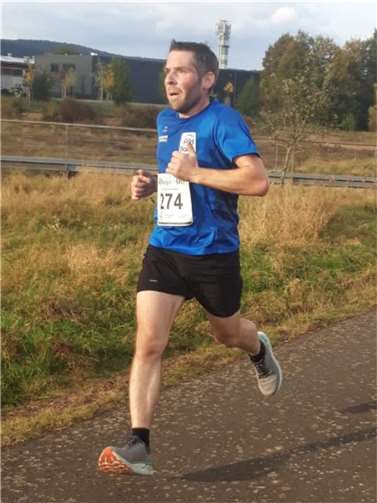 Erik Blum „fliegt“ über die Strecke.