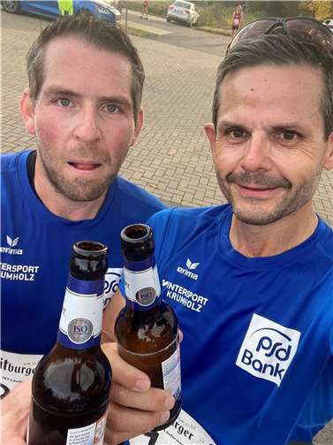 Erik Blum und Michael Krämer im Ziel mit einem verdienten alkoholfreien Getränk.