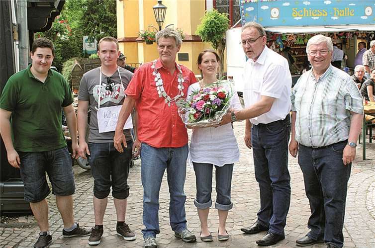 Erik Strunk freute sich ebenso über seinen Erfolg wie der Bürgerkönig Peter und Melanie Srol.DL