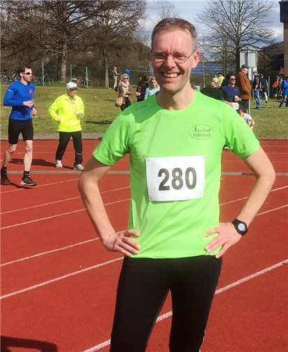 Erik Weßler (LT Puderbach) erkämpfte sich in der Klasse M45 über 10 km nach 51:33 Min. einen Platz auf dem Siegerpodest (2.Platz). Foto: Lauftreff Puderbach