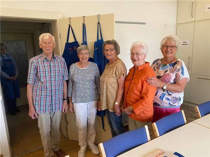 Erika Finzel, Hannelore Woelk sowie Ernie und Bastel Dietz wurden verabschiedet. Foto: privat