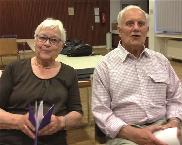 Erika Kändler, 82 Jahre und Josef Braun, 89 Jahre. Beide sind langjährige und immer noch aktive Mitglieder des Albertus-Magnus-Chors. Privat