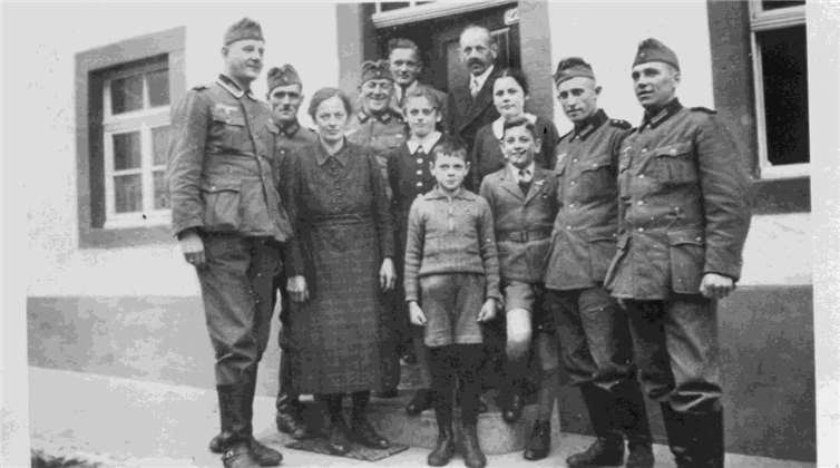 Erinnerungsfoto aus der Kriegs- und Nachkriegszeit.privat