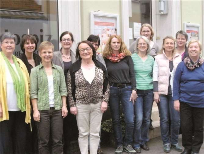 Erinnerungsfoto der Teilnehmerinnen (von links): Sabine Bilnik-Clauß (Referentin), Ute Schmidt, Friederike Kettel, Dagmar Koep, Irmgard Giesen, Irmhild Langen, Birgit Kieling, Claudia Mülhausen, Maria Brachtendorf-Schueller, Sandra Mueller-Grimbach, Angelika Horst und Hildegard Schneider (stellvertretende Vorsitzende des Hospiz-Vereins Rhein-Ahr).privat