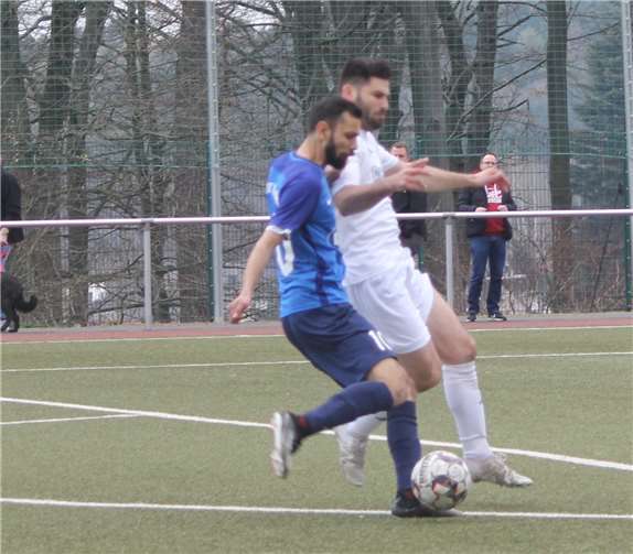 Erkan Murtezi, hier bei seinem Treffer zum 1:0 gegen den SV Weitersburg, holte sich die Torjägerkanone in der Kreisliga C. Foto: TH