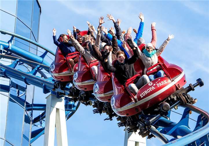 Erleben sie die ein tolles Fahrvergnügen auf der Euro-Mir im Europa-Park. Hans-Joerg Haas