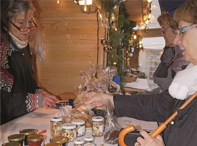 Erlesene Marmeladen, getrocknete Pilze und getrocknete Apfelringe hielt Frau Vogelmann bereit.