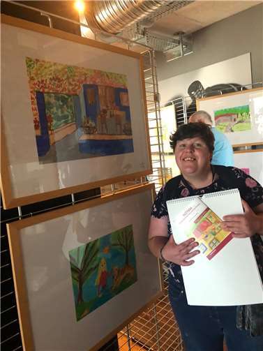 Erlöse aus verkauften Bildern fließen den Künstlerinnen und Künstlern für neue Malutensilien und Farben zu. Foto: privat