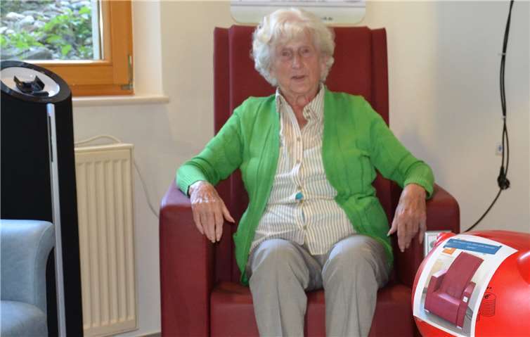 Erna Bell wäre mehr als froh, wenn das mit der endgültigen Anschaffung des Massagesesselsklappen würde. Sie freut sich jeden Tag auf diese Möglichkeit der körperlichenEntspannung und der damit verbundenen Ruhe.Foto: Privat