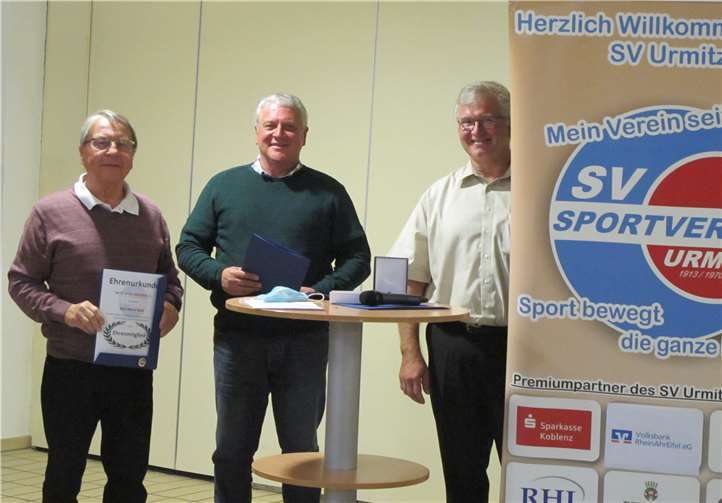 Ernennung zu Ehrenmitgliedern Karl-Heinz und Johannes Dott und Überreichung der Ehrenmedaille an Uwe Schlaus für herausragende Verdienste im Verein.Quellen: SV Urmitz