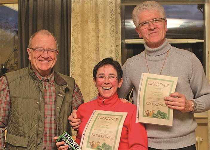 Ernennung zu Kohlkönigen: v.l. Organisator K. Gunter v. Kajdacsy, Kohlkönigin Helena Behr undKohlkönig Wolf-Ullrich Scherhag .privat