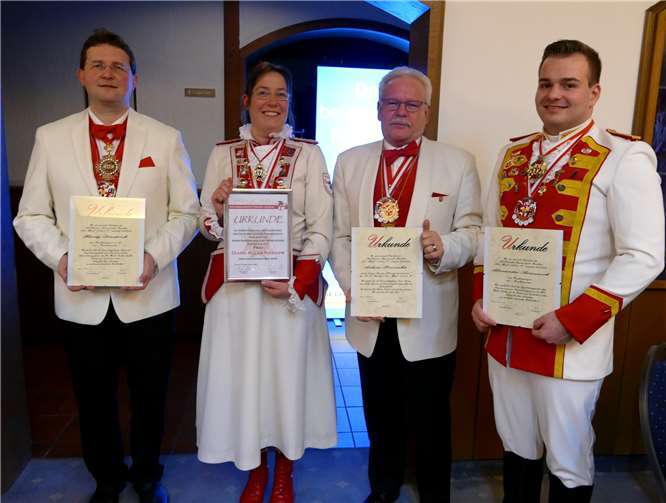 Ernennungen und Ehrungen verdienter Vereinsmitgliederwurden ausgesprochen. Quelle: K.K. Funken „Rot-Weiß“