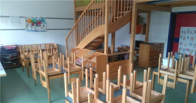 Erneuerung der Bodenbeläge im Kindergarten wurde in den Herbstferien komplett abgeschlossen. Ein neuer Linoleum-Belag macht nun alle Räumlichkeiten wieder sehr ansehnlich.Foto: privat