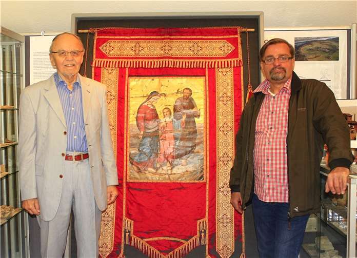 Erneut hat der Heimatverein Niederbachem eine kirchliche Prozessionsfahne restaurieren lassen. Foto: privat