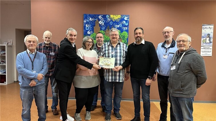 Erneut hat die Gruppe „Häcker 60Plus“ aus der Ehrenamtsinitiative „Ich bin dabei“ dem Haus der Familie Andernach eine Spende in Höhe von 500 Euro überreicht. Foto: Stadtverwaltung Andernach / Regina Unruh