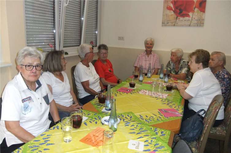 Erneut hatte der AWO-Ortsverein zum traditionellen Waffelessen in seinen Freizeittreff eingeladen.  Foto: privat