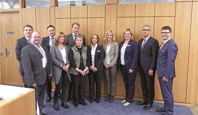 Erneut konnten zahlreiche Mitarbeiter der Volksbank RheinAhrEifel eG langjährige Betriebsjubiläen feiern. V.l.n.r. Björn Krämer Teamleiter, Stefan Linden Betriebsratsvorsitzender, Marco Schumacher, Monika Zimmer, Timo Schlich Teamleiter, Anja Mack, Daniela Monschauer, Petra Adams, Alexandra Schwarz, Sascha Monschauer Vorstand, Oliver Engels Regionalmarktdirektor.voba-rheinahreifel