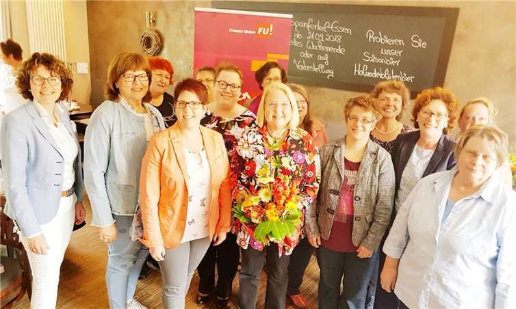 Erneute Vorsitzende Hedi Thelen mit Stellvertreterinnen, Beisitzerinnen und Schriftführerinnen. Privat