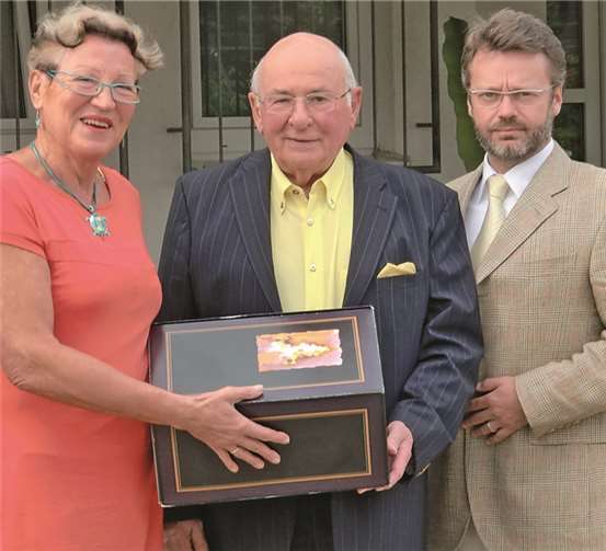 Ernst Bärtges (Bildmitte) feierte ein Jubiläum, das es so nicht alle Tage gibt.privat