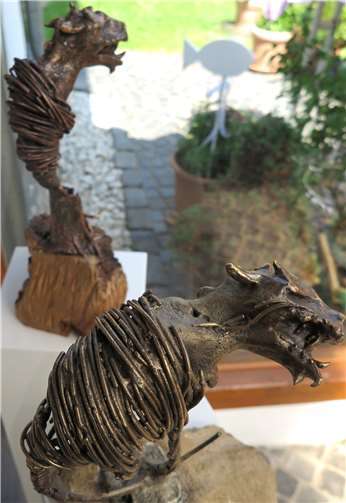 Ganz schön heiß und schaurig schön Ernst Doll: Schaurig schöne ‚Drachengeburt‘ aus Bronze.