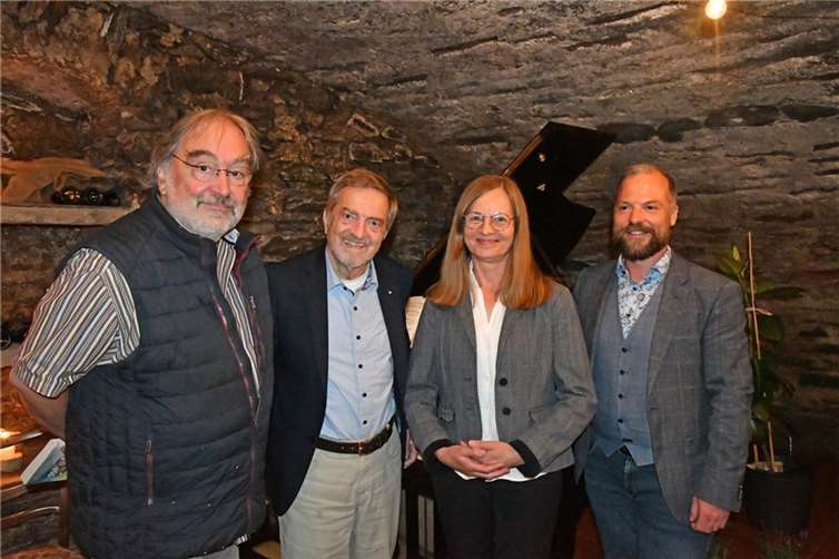 Ernst Heimes, Arne Houben, Veronika Rass, Jens Michels v.l.). Foto: Rhein-Mosel Verlag