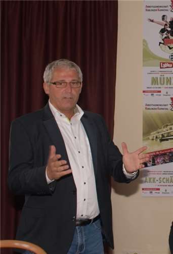 Ernst Knopp, Pressesprecher der AKK (l.) hatte neben dem eigentlich bekannten Programm auch einiges Neues zu berichten.