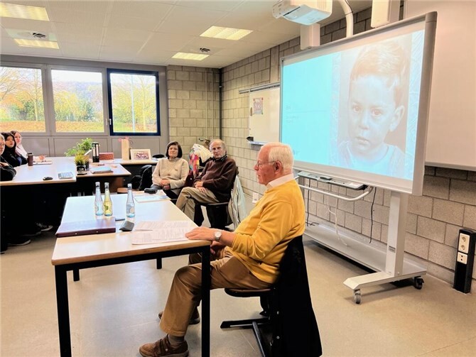 Ernst Krakenberger erzählte den Schülern seine Lebensgeschichte.  Foto: Marita Palm