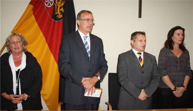 Ernst wurde es, als das feierliche Bekenntnis zur Bundesrepublik Deutschland aufgesagt wurde.