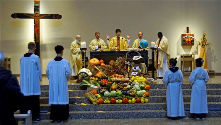 Erntedankgottesdienst in der Pilgerkirche Schönstatt-Vallendar.