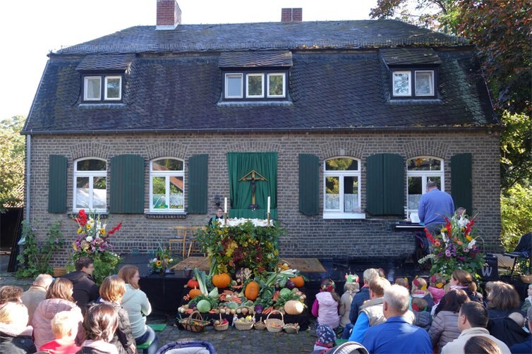 Erntedankgottesdienst vorm Schönwaldhaus