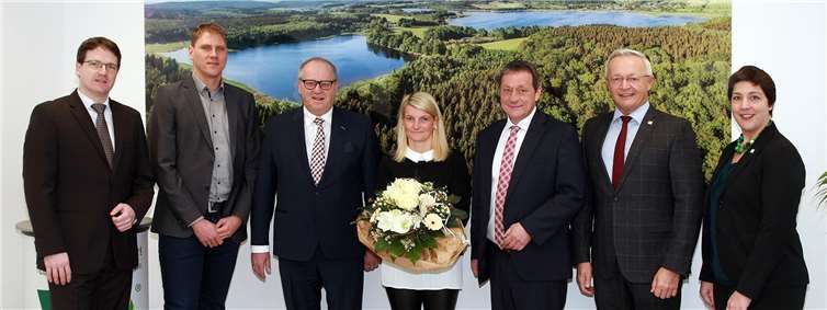 Eröffnen gemeinsam die Geschäftsstelle der Initiative „Wir Westerwälder“ in Dierdorf (v.l.): Harald Schmillen- WFG NR, Lars Kober- WFG AK, Dr. Peter Enders- Landrat AK, Sandra Köster- Vorstand Wir Westerwälder- Achim Schwickert, Landrat WW- Achim Hallerbach, Landrat NR und Katharina Schlag- WFG WW.  Foto: Kreisverwaltung des Westerwaldkreises 