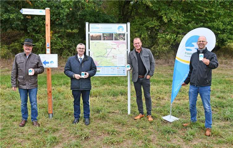 Eröffneten das Traumpfädchen „Mendiger Römerreich (von links): Mendigs Stadtbürgermeister Hans Peter Ammel, Landrat Dr. Alexander Saftig, Jörg Lempertz, Bürgermeister der VG Mendig und Michael Schwippert, stellv. Geschäftsführer der Traumpfade.Foto: Traumpfädchen/ Kappest