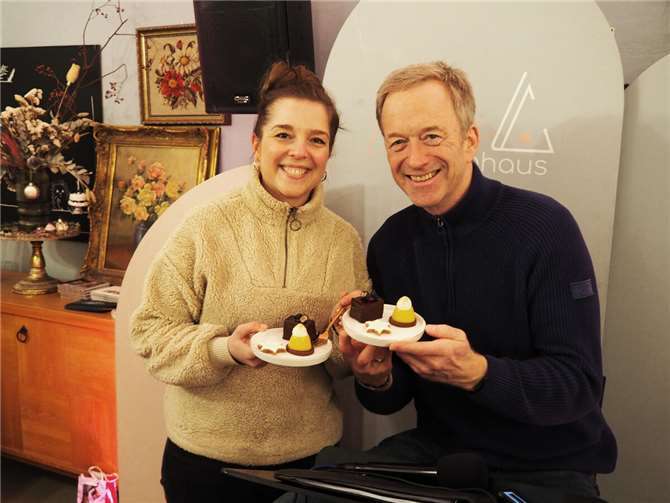 Eröffneten einen Abend der weihnachtlichen Lebensfreude: Lucia Kranz und Martin Seidler.  Foto: Bernd Schmitz
