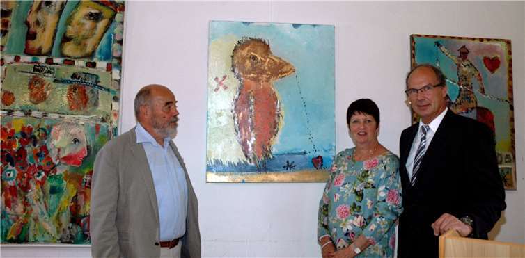 Eröffnung der Ausstellung (v.li). stellvertretender Vorsitzender EifelArt Martin Kaiser, Vorsitzende Dietlind Greifenhagen, Stadtbürgermeister Arnold Hoffmann.UM