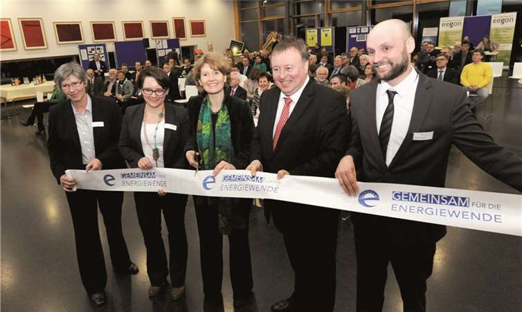 Eröffnung der Energieagentur (v. l.): Anna Jessenberger, Christina Kaltenegger, Ministerin Eveline Lemke, Landrat Dr. Jürgen Pföhler und Matthias Gienandt. FIX