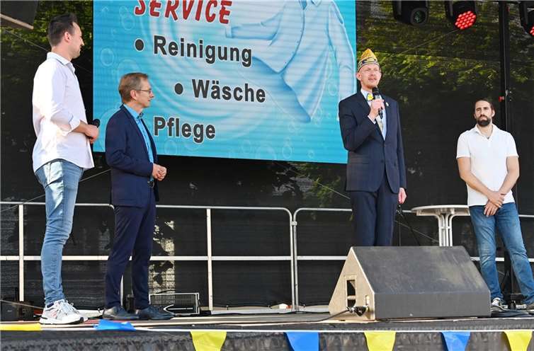 Eröffnung des Kölsch-Abend mit Bürgermeister Andreas Geron und den Närrischen Buben.
