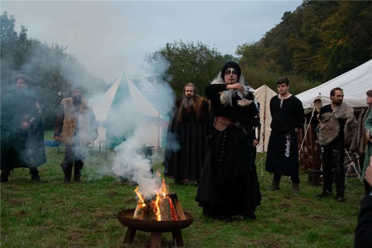 Eröffnung des heiligen Feuers.