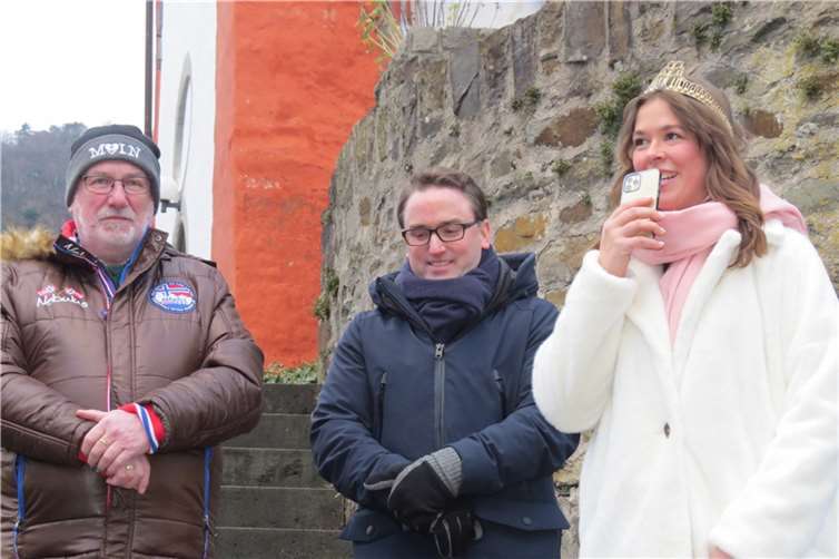 Eröffnung durch Dieter Reuter, Marcel Caspers und Brunnenkönigin Corinna I. Fotos: AKR