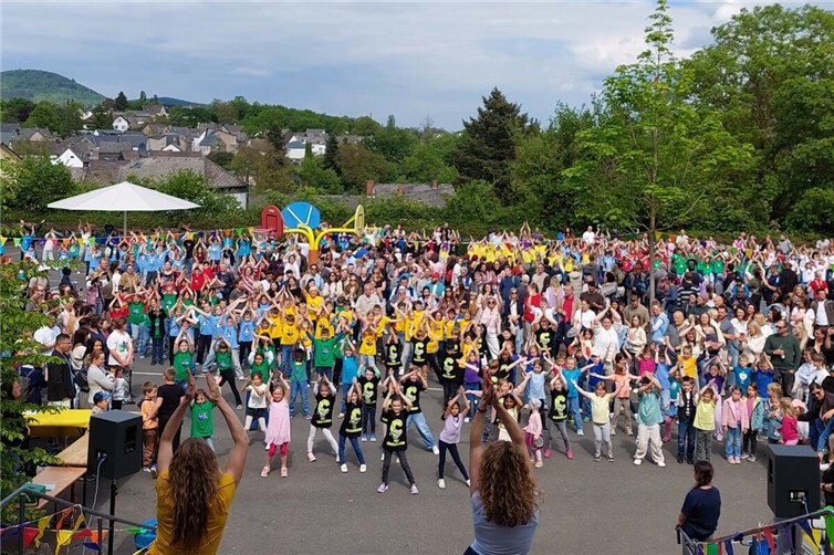 Eröffnungstanz am Schulfest.