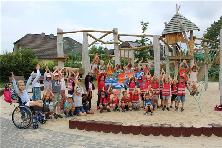 Eröffnungsveranstaltung zum Vorlesesommer in Kripp am 10. Juli mit den Kindergärten auf dem Spielplatz Am Maar. Foto: R. Fuchs