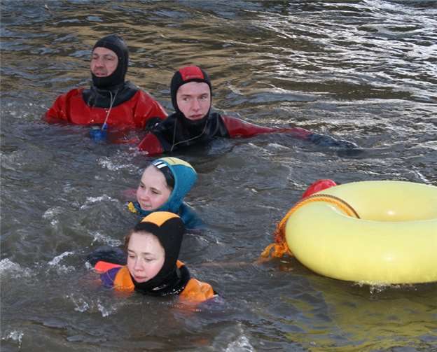 Erschöpft, aber glücklich: Ankunft an der Endertmündung unterhalb der alten Moselbrücke in Cochem.