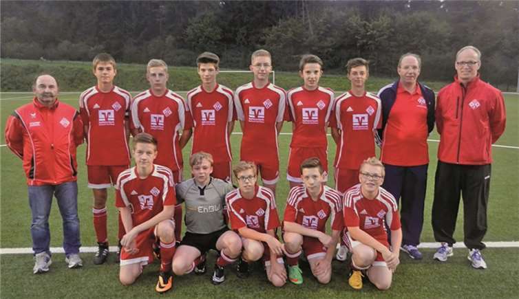 Erschöpft aber glücklich. Die Junioren erreichten den knappen Sieg davon.Privat