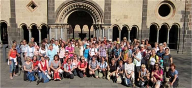 Erschöpft, aber glücklich erreichte die Gruppe von St. Laurentius die Abtei in Maria Laach. privat