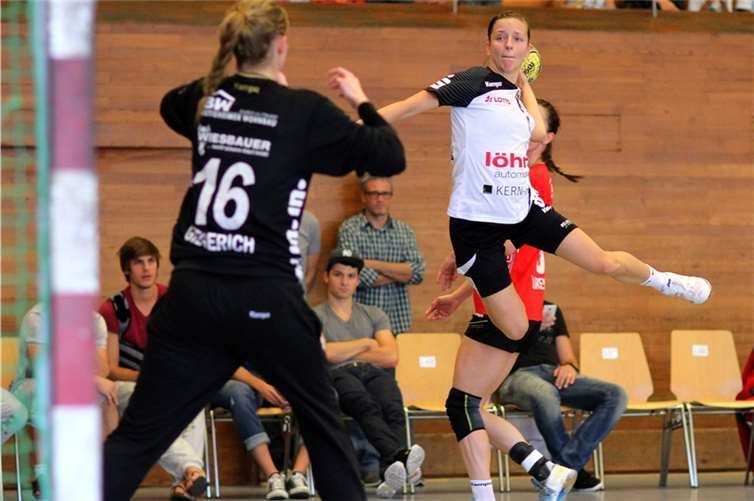 Ersetze Kelly Vollebregt und machte drei Tore: #88 Jennifer Winter.