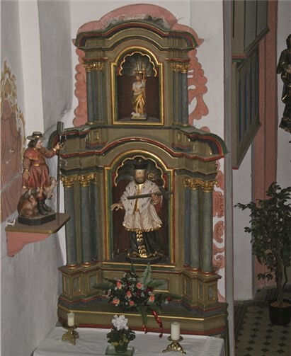 Erst bei näherem Hinsehen erkennt man die Schäden, die auch hier am linken Seitenaltar der Marienkapelle zunehmend festzustellen sind. privat