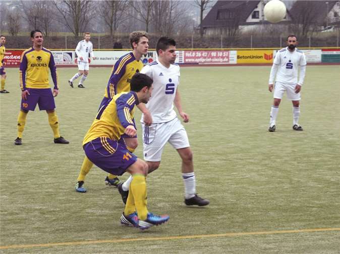 Erst spät fielen im Rheintal-Stadion die Tore, in der 86. Minute konnte der Gast durch Stefan Krämer die Führung erzielen, doch in der Nachspielzeit glich Keskin für die SG Bad Breisig aus. RÜ