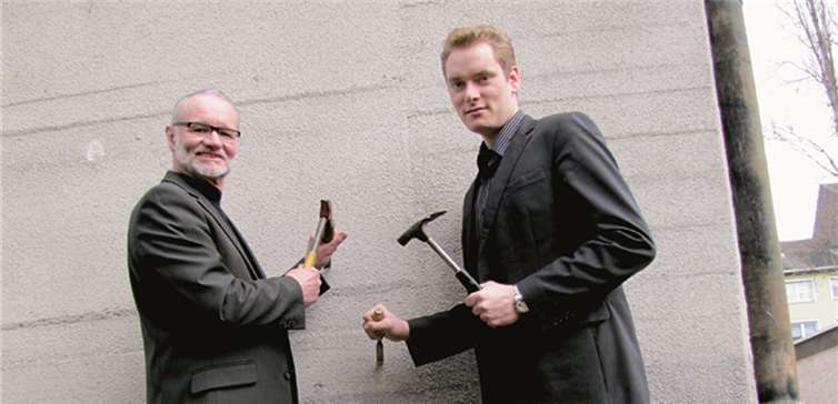 „Erste Baumaßnahmen“: (V.l.) Vorsitzender Fritz Naumann und Denny Blank, stv. Vorsitzender.  privat