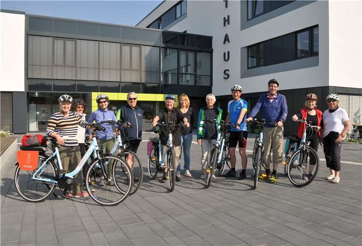 Erste Fahrt auf den E-Bikes von innogy: Im Vorfeld des Blütenfestes drehten die Mitglieder des ADFC Meckenheim ihre Runden.Stadt Meckenheim