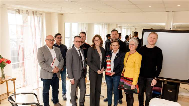 Erste Reihe: Peter Kowalenko, Thomas Schneider, Sabine Bätzing-Lichtenthäler, Marion Blettenberg, Hildegard Schanz und Bernd Michael Meier. Foto: Martin Christ