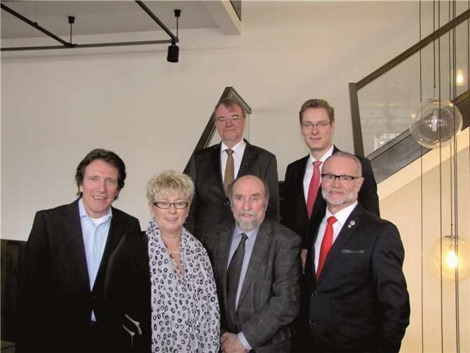 Erste Reihe v. l) Alexander von Canal, Marion Lipinski-Naumann, Gerhard Lehmkühler und Fritz Naumann; (zweite Reihe v. l) Walter Schneider und Denny Blank.Privat